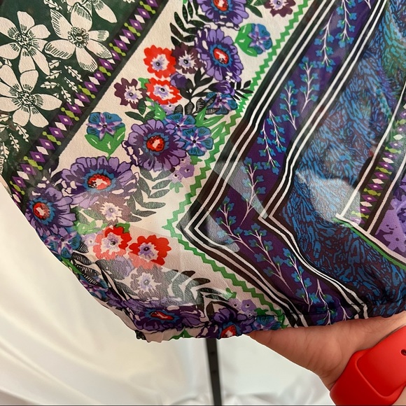 New York & Company Floral Print Cold Shoulder Blouse, size XL - Picture 6 of 7